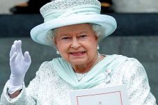 Ratu Elizabeth II Rayakan...