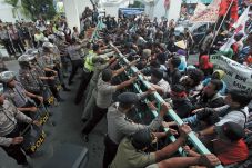 Demo Penolak Bandara...