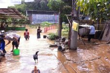 Hujan Semalaman, Banjir...