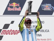Rossi Berburu Gelar...