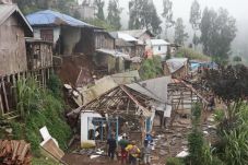 Lereng Bromo Longsor,...