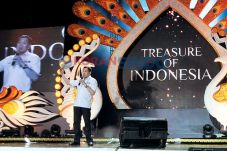 Operator TV Berbayar...