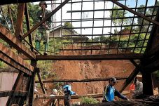 Longsor di Temanggung,...