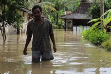 Ratusan Rumah di Kulon...