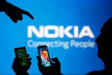 Nokia Sanggah Kembali...
