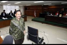 Bonaran Situmeang Dituntut...