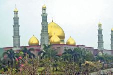 Melirik Industri Wisata...