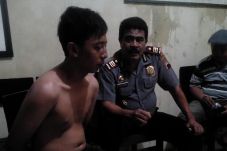 Anak Menangis Minta...