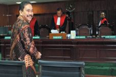 Bonaran Dituntut 6 Tahun