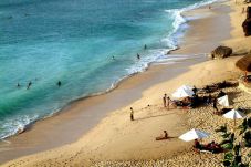 Bali & Lombok Raih...