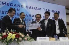 MNC Bank Bidik Laba...
