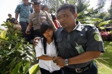 Lolos Hukuman Mati,...
