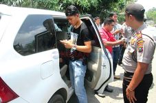 Perampok Berompi Polisi...
