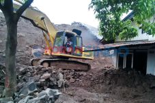 Tebing Tol Ambrol, Dua...