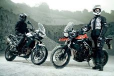 Triumph Luncurkan Dua...