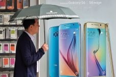 Laba Samsung Anjlok...
