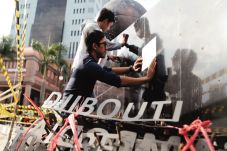 29 Nama Negara di Tugu...