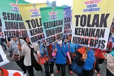 Demo Hari Buruh, Jalan...