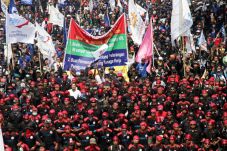 PDIP Dukung Buruh Dapatkan...