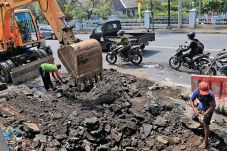 Jalan S Parman Ambrol