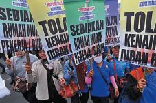 Upah Naik Tak Berarti...