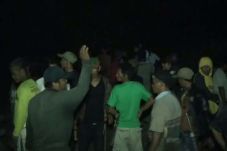 Warga Antisipasi Serangan...