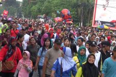 Jenuh Demo, Buruh Pilih...