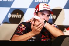 Hadapi Rossi, Marquez...