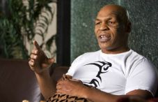 Tyson Sebut Mayweather...