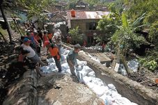 Saluran Drainase Bluyah...