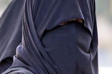 Kongo Melarang Wanita...