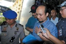 Penahanan Ditangguhkan,...