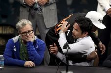 Pacquiao Ngeluh Sakit,...