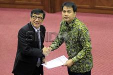 Aziz Syamsuddin Minta...
