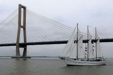 Di Atas KRI Arung Samudera...