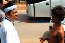 Orang Gila Marak, Dedi...