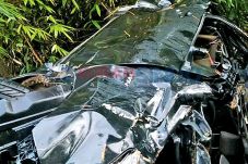 Avanza Terjun ke Jurang