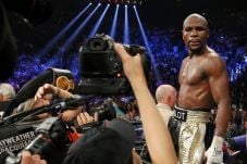 Mayweather Berhenti...