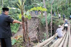 Warga Urunan Bangun...