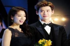 Lee Jong Suk & Park...
