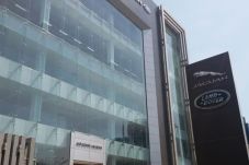 Buka Showroom Baru,...