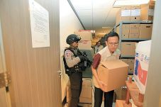 Polri Geledah Kantor...