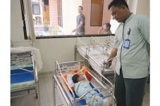 Warga Geger, Bayi 10...