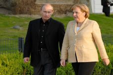 Empat Hari Lagi, Merkel...
