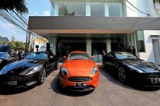 Showroom Aston Martin...