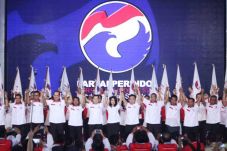 Hary Tanoe Lantik Pengurus...