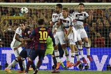 Messi-Neymar Bawa Barcelona...