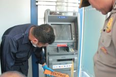 ATM BCA Mojosari Dibobol...