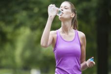 Minum Air Sebelum Olahraga...