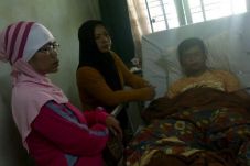 Terkubur Longsor 1 Jam,...